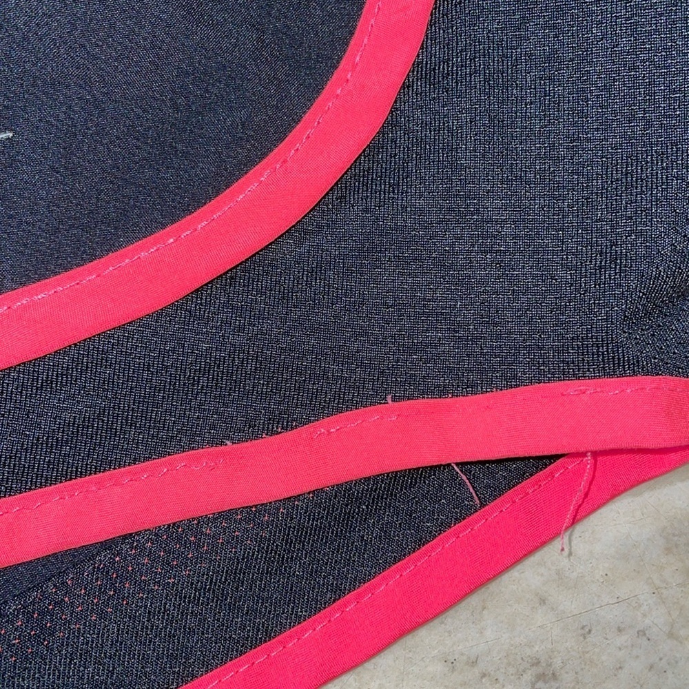 Nike Lot of Workout/gym/running clothes.  Pullover, shorts, tank top, tee shirt‎ - Picture 10 of 14